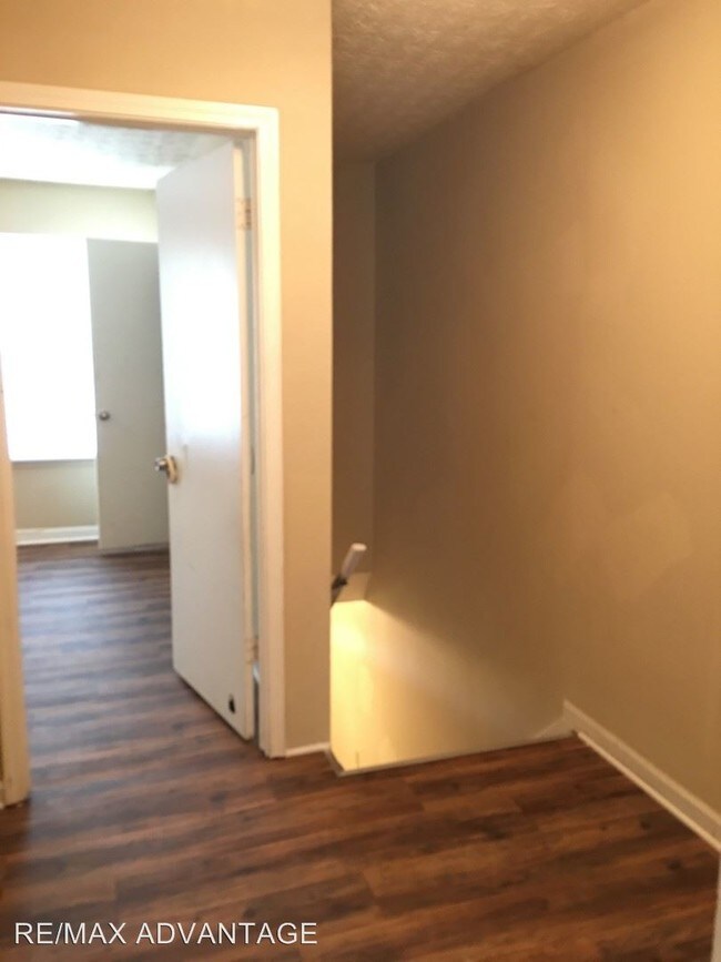 Building Photo - 2488 Robinhood Dr