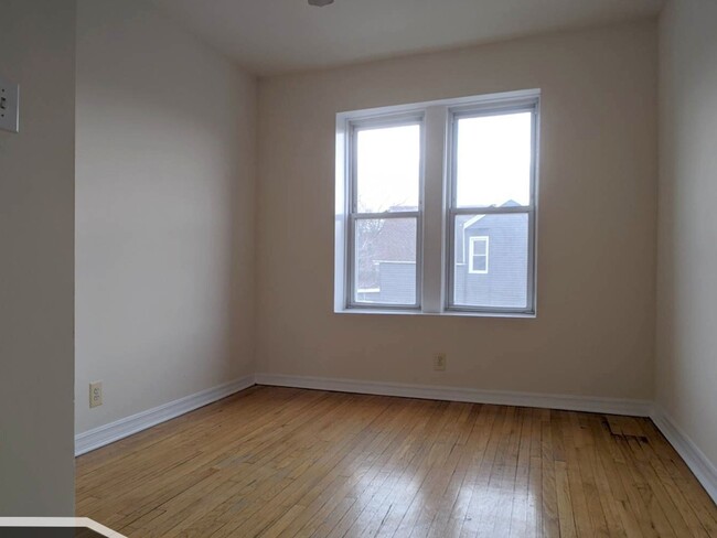 Building Photo - 3000 N Whipple St