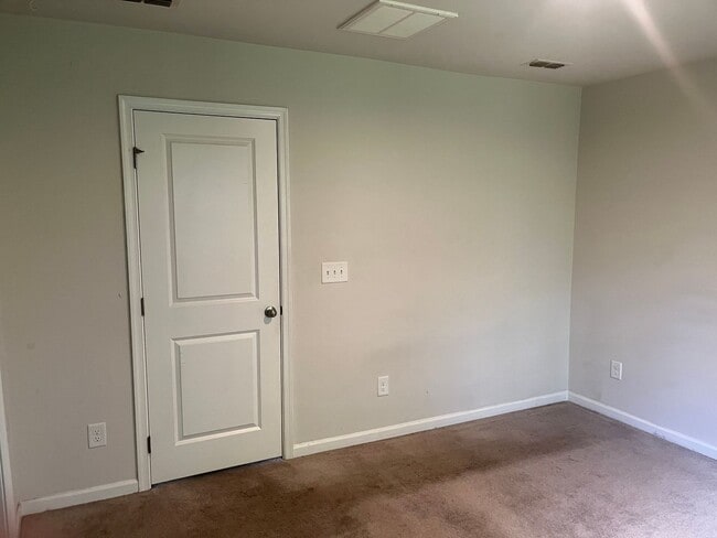 Building Photo - 3BR/2.5BA Townhouse in Hampton Townes