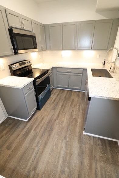 Building Photo - 6950 Paris St