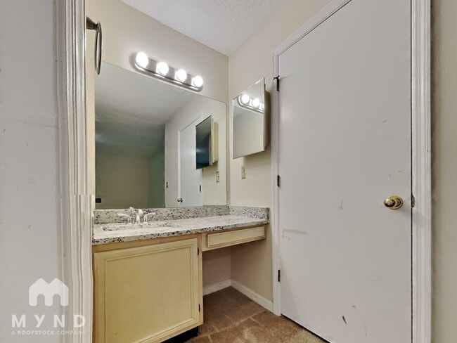 Building Photo - 10983 Morning Dove Dr