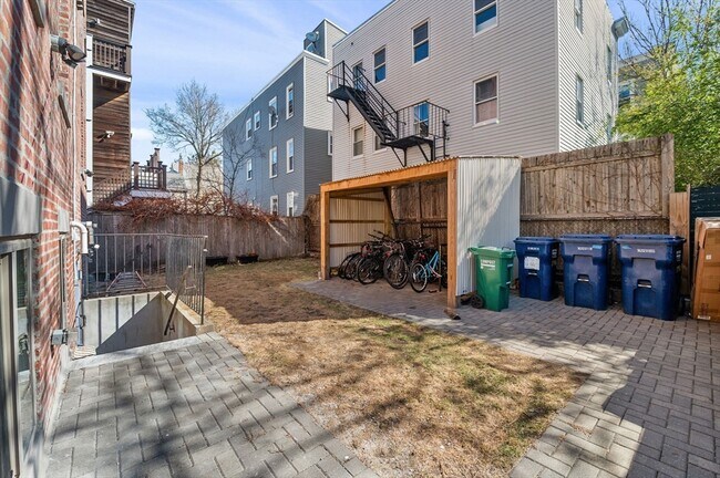 Building Photo - 178 Elm St