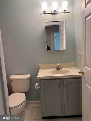 Building Photo - 1346 Chanticleer-