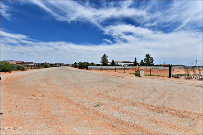 Building Photo - 14101 Koshare Ct