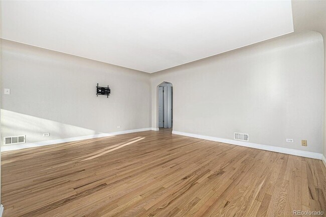 Building Photo - 1150 S Jackson St