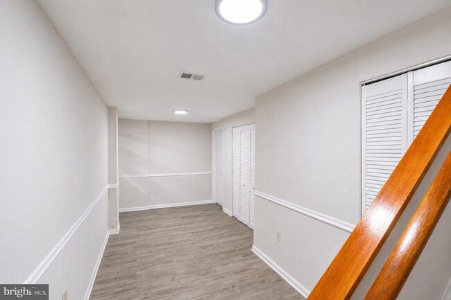 Building Photo - 11 Noblewood Ct