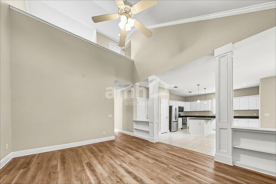 Building Photo - 45 Wintergreen Dr