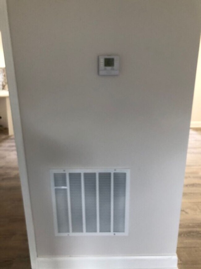 Building Photo - Beautiful and ready to move in 3 Bedroom, 1 Full Bath home just minutes from downtown!