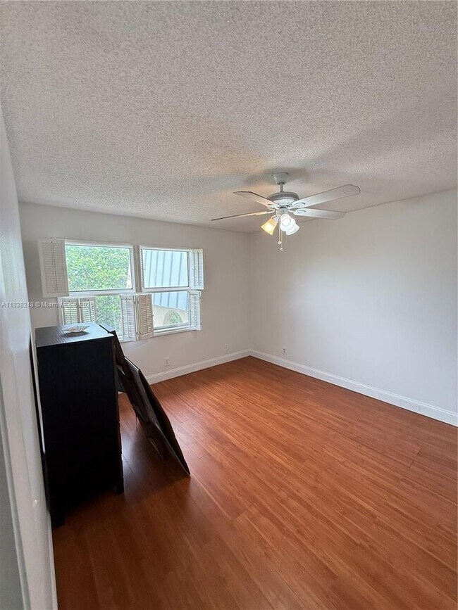Building Photo - 5961 N Falls Cir Dr