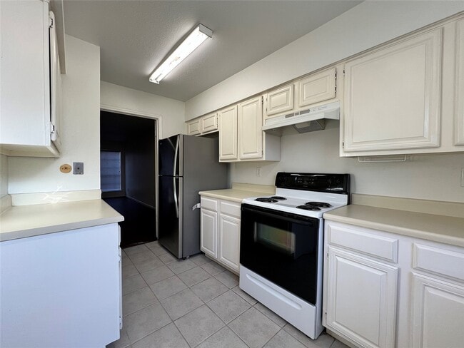 Building Photo - 9901 Sharpcrest St