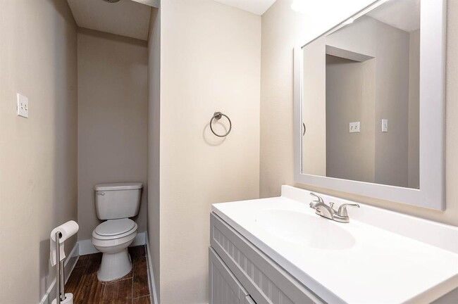 Building Photo - 10715 Elmdale Dr