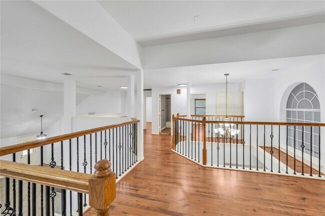 Building Photo - 203 Mapleleaf St