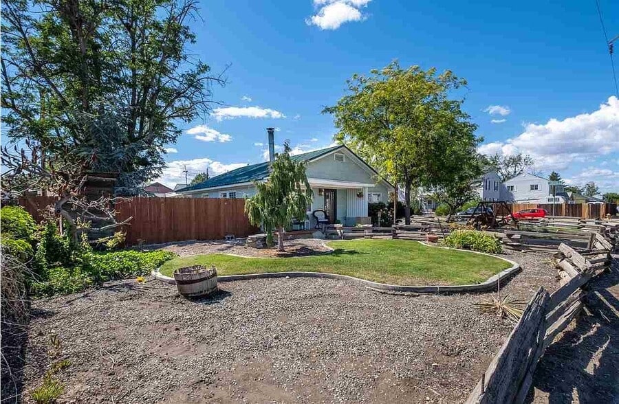 Building Photo - 1505 Thayer Dr