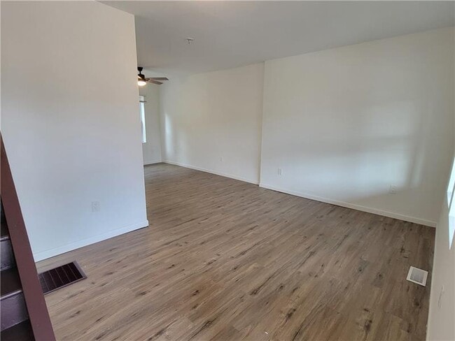 Building Photo - 518 5th Ave