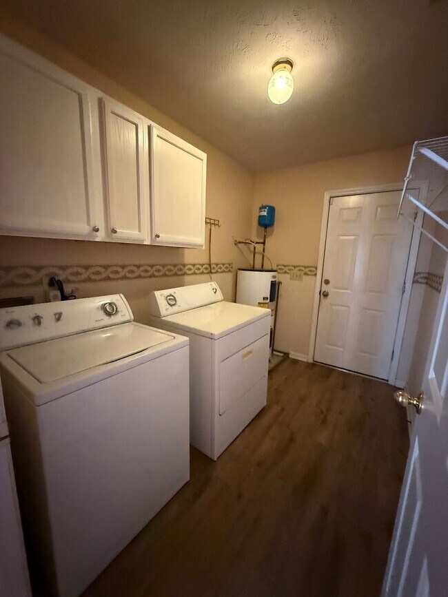 Building Photo - Charming Open-Concept Home in LaVergne