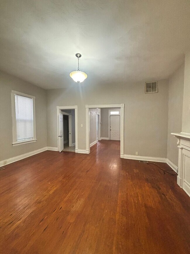 Building Photo - Well Kept 3 Bedroom 1.5 Bathroom Duplex Located in Historic Port Norfolk