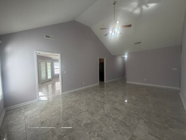 Building Photo - 3560 Oleander Dr