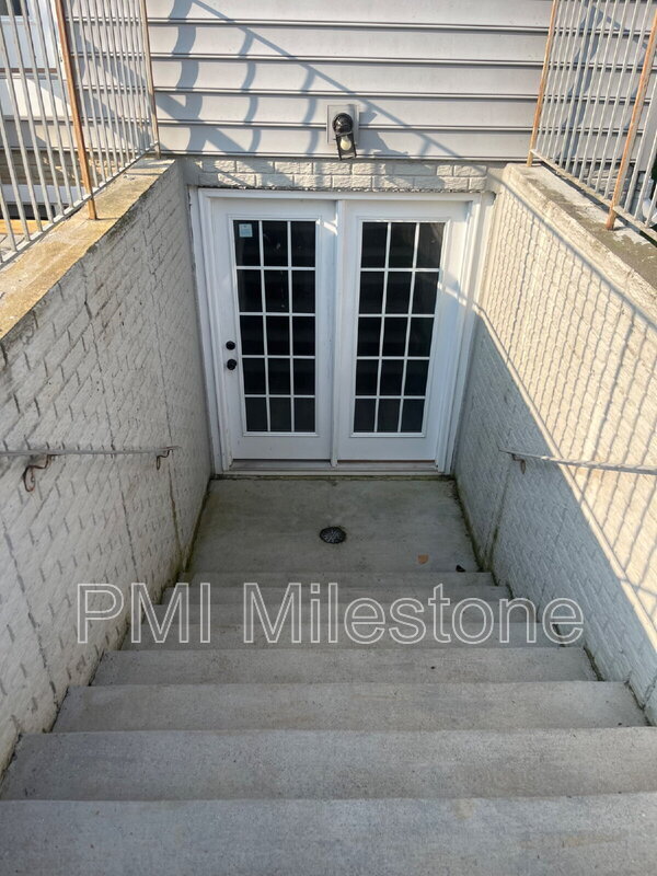 Building Photo - 9734 Dumbarton Dr