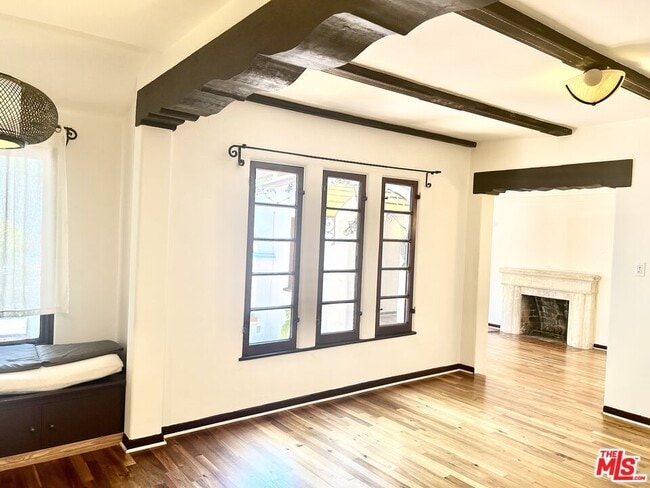 Building Photo - 449 N Sweetzer Ave