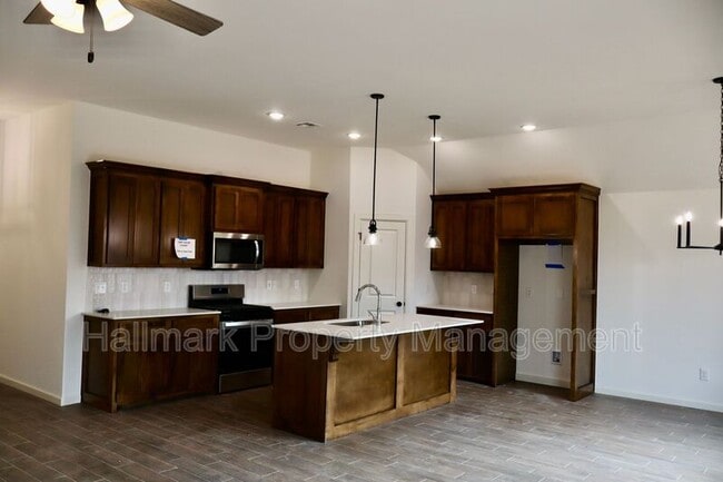 Building Photo - 627 Trails End Dr