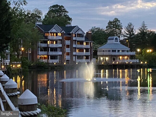 Building Photo - 7604 Lakeside Village Dr