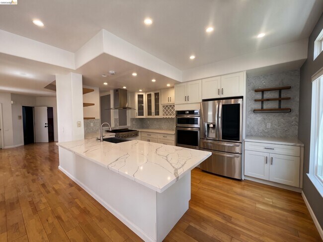 Building Photo - 70 Seabreeze Dr