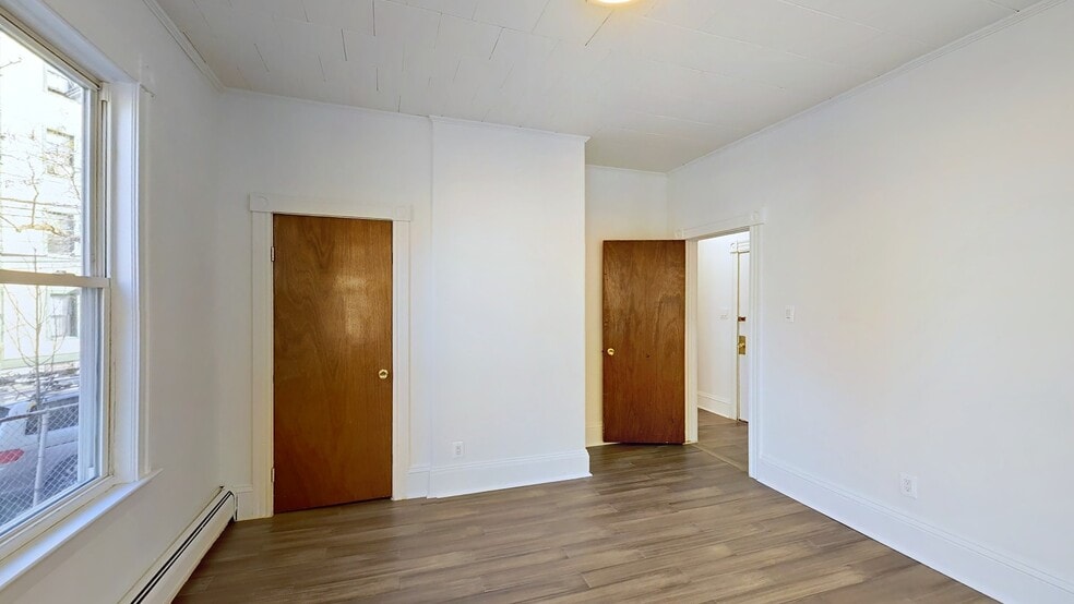 Building Photo - 254 Windsor St