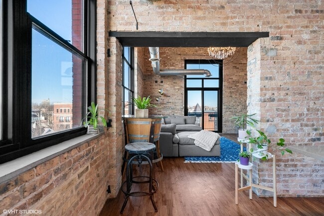 Building Photo - 1259 N Wood St