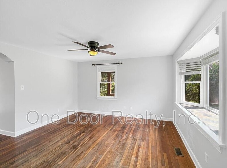 Building Photo - 703 Maupin Pl