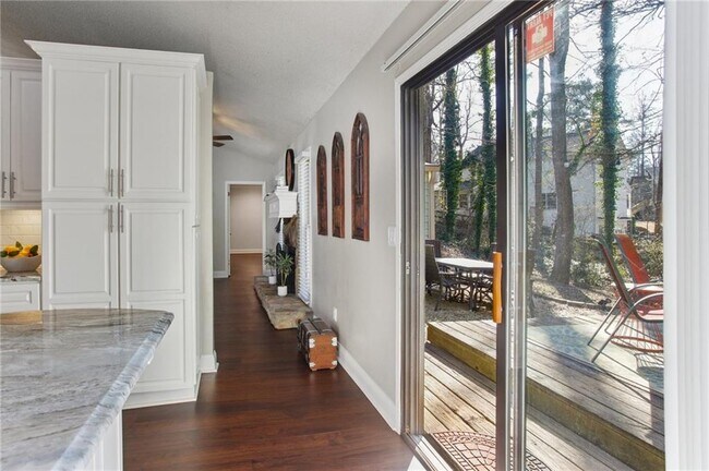 Building Photo - 2238 N River Trail