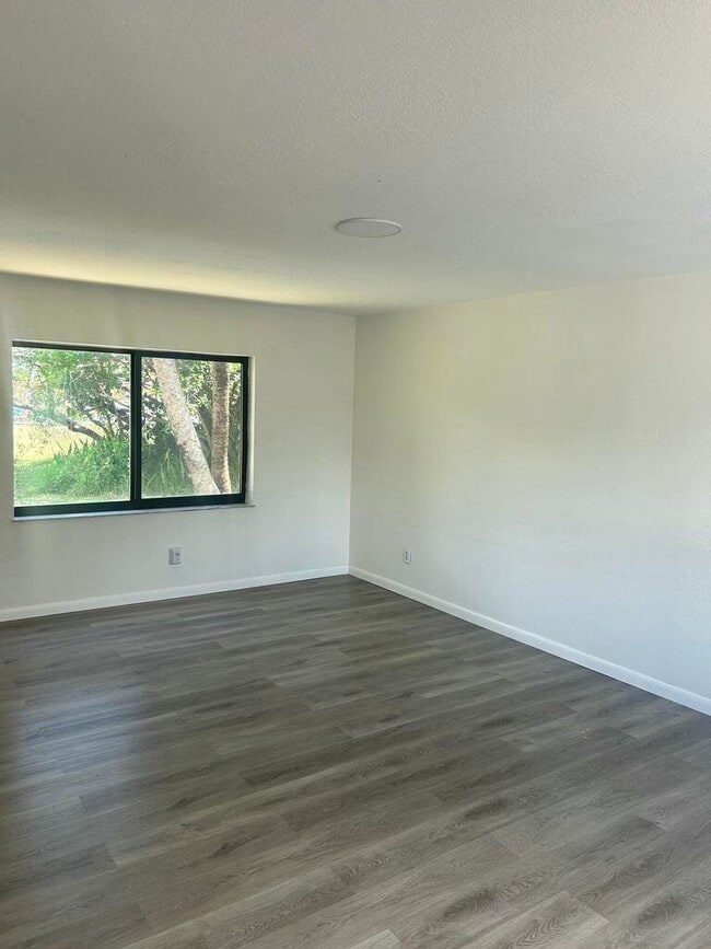 Building Photo - 652 Hernando St