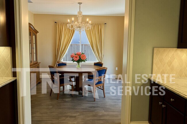 Building Photo - 3576 Hume St