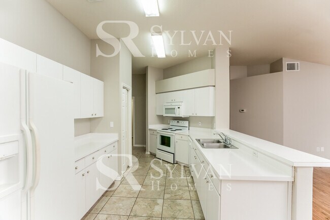 Building Photo - 10522 Juliano Dr