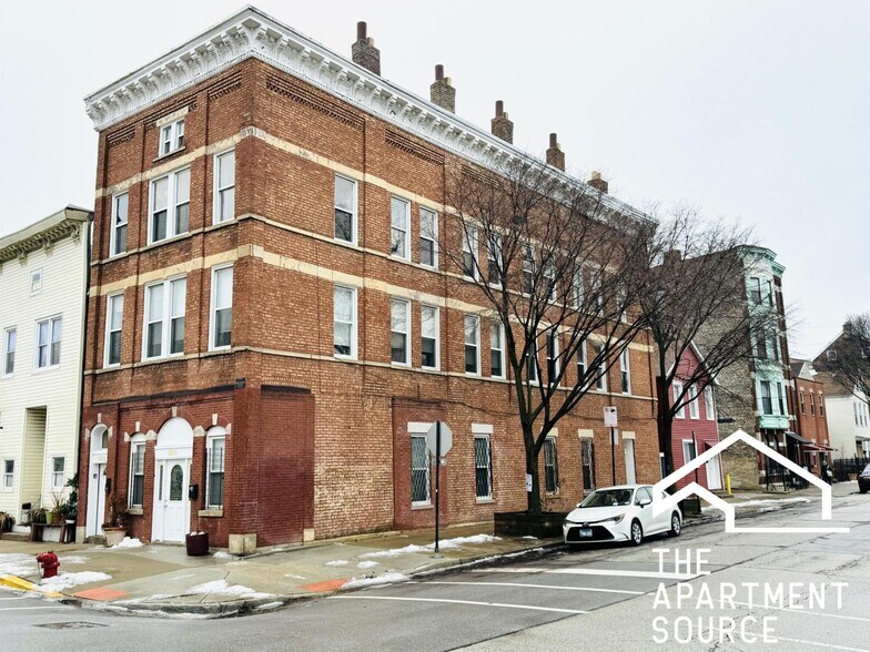 Building Photo - 1900 S May St