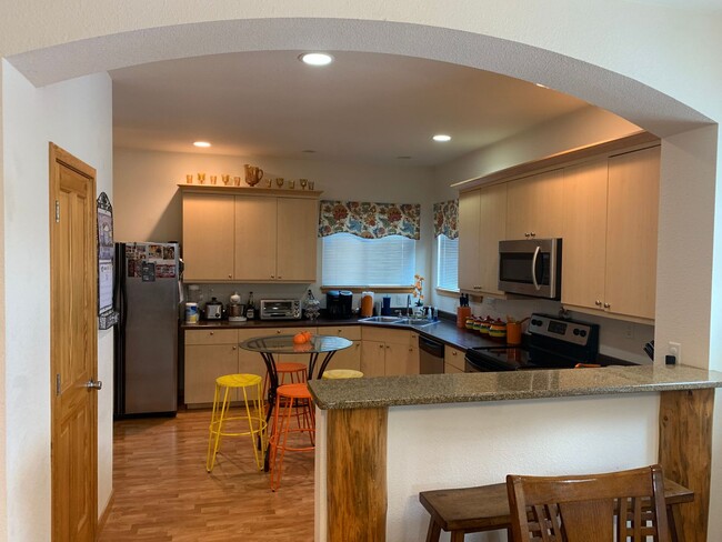 Building Photo - Beautiful 4 Bedroom, 3.5 Bath Home For Ren...
