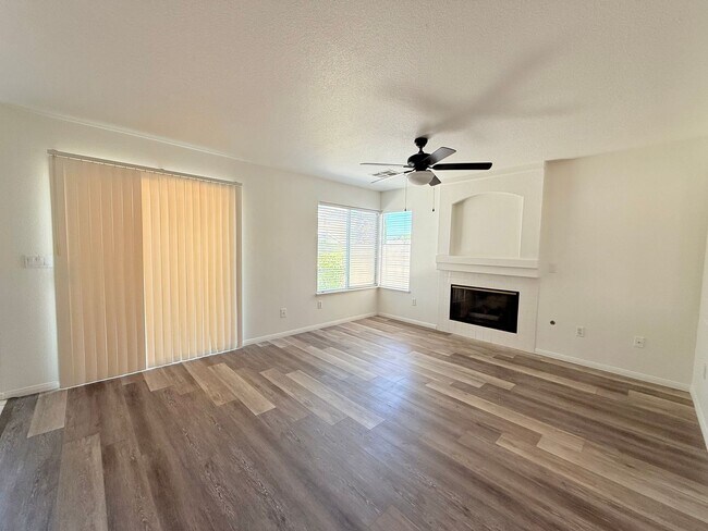 Building Photo - Highly desirable North Summerlin single-fa...