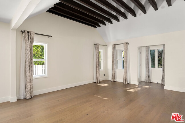 Building Photo - 8921 Ashcroft Ave