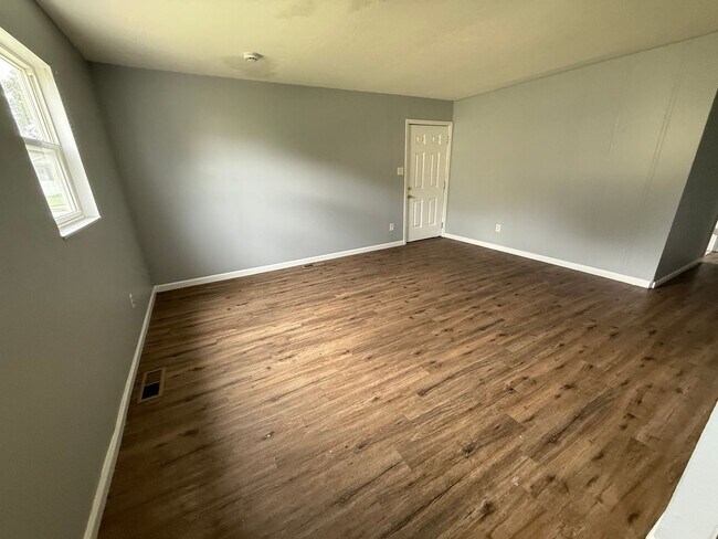 Building Photo - 1609 Armand Dr