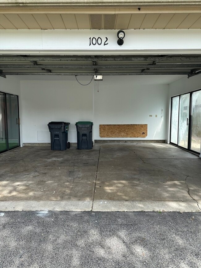 Building Photo - 1002 Pheasant Run Ln
