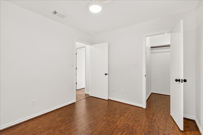 Building Photo - 3810 Los Arroyos Dr