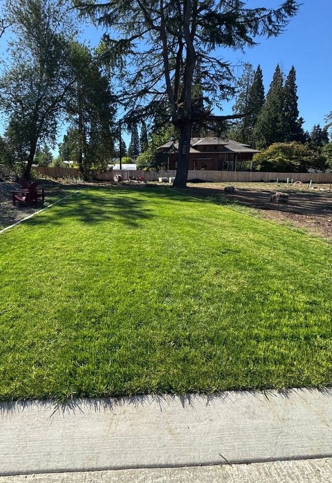 Building Photo - Newly Built 3 Bed, 2.5 Bath Cottage Homes with Free Wifi Internet