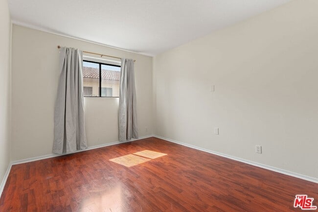 Building Photo - 6021 Lindley Ave