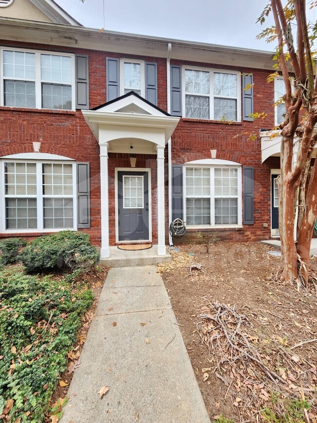 Building Photo - 1618 Cove Creek Cir