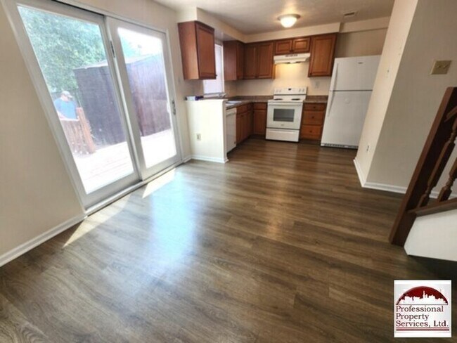 Building Photo - Charming 3br/1.5ba Townhome Updated, Convenient, And Move In Ready