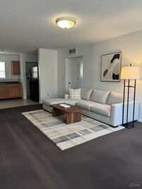 Building Photo - 712 E Floribraska Ave