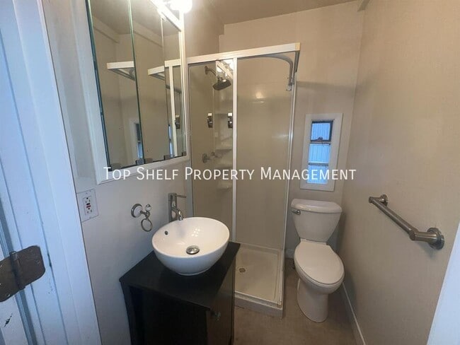 Building Photo - 2823 Holcomb Ave