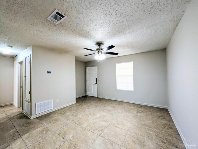 Building Photo - 23 Redwood Cir