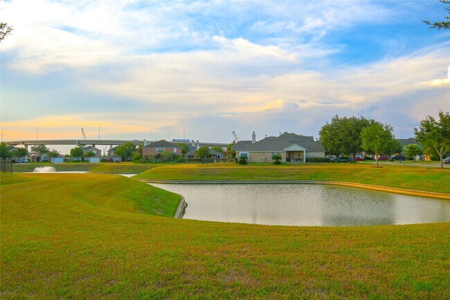 Building Photo - 23719 Parkwater Bridge Ln