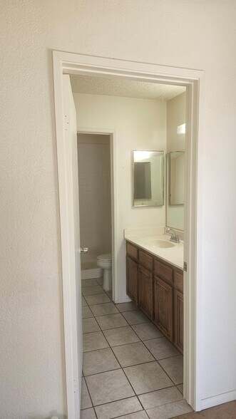 Building Photo - 3557 Skyway Ct