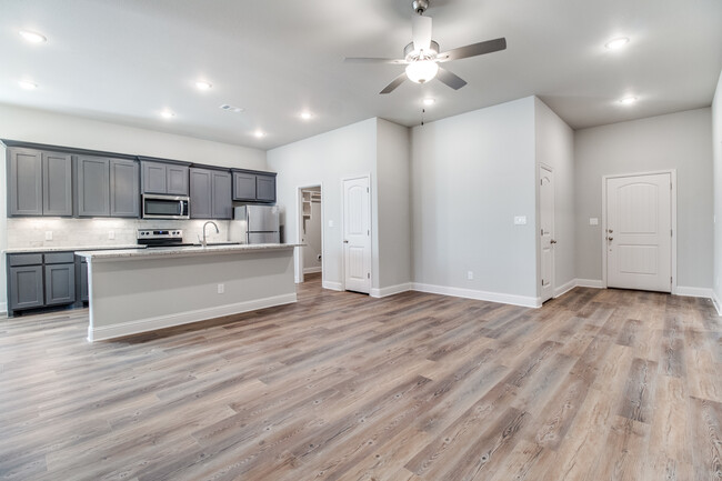 Building Photo - 2815 Orchid Dr